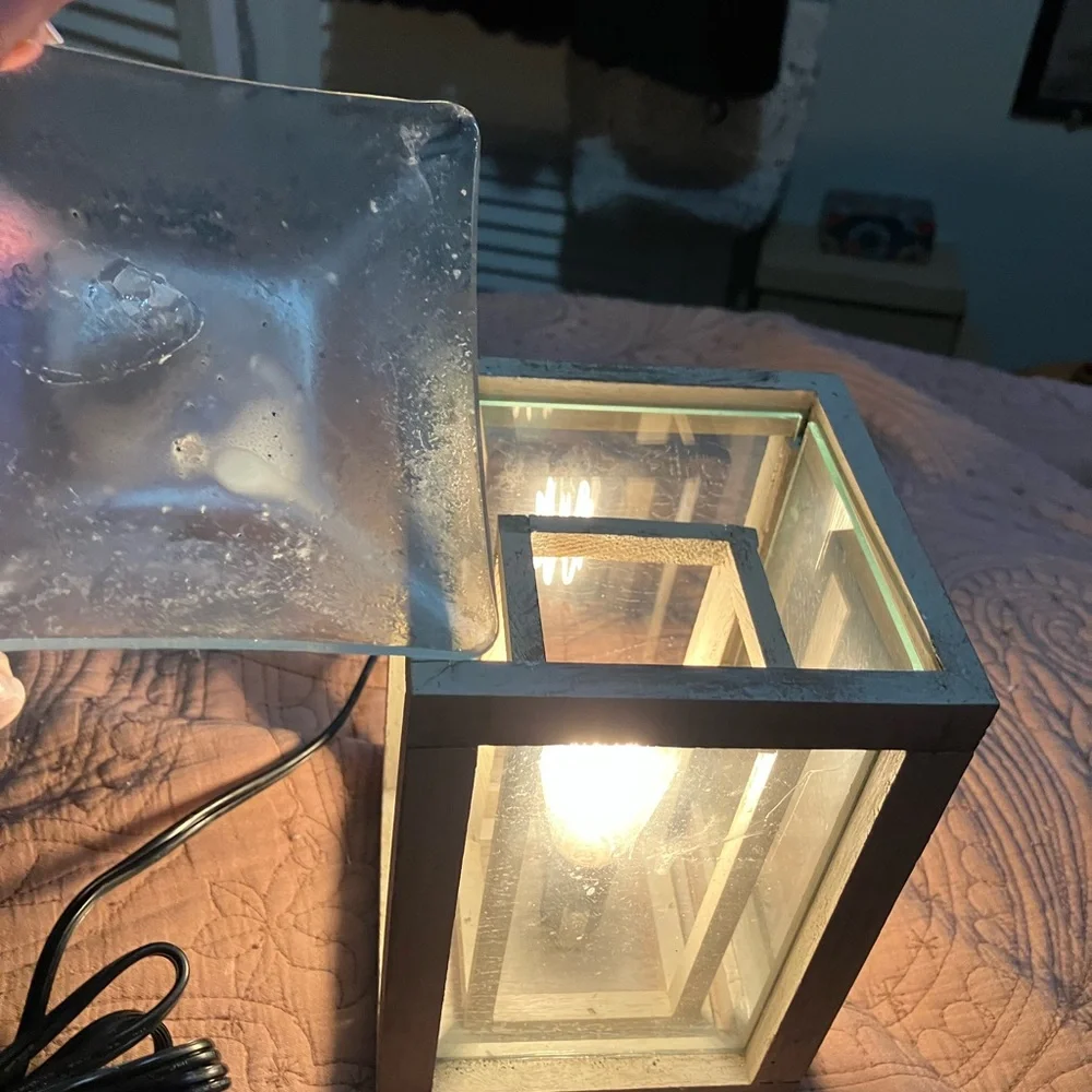 Eco-Friendly Handcrafted Wax Diffuser With Classic Edison Electric Bulb
